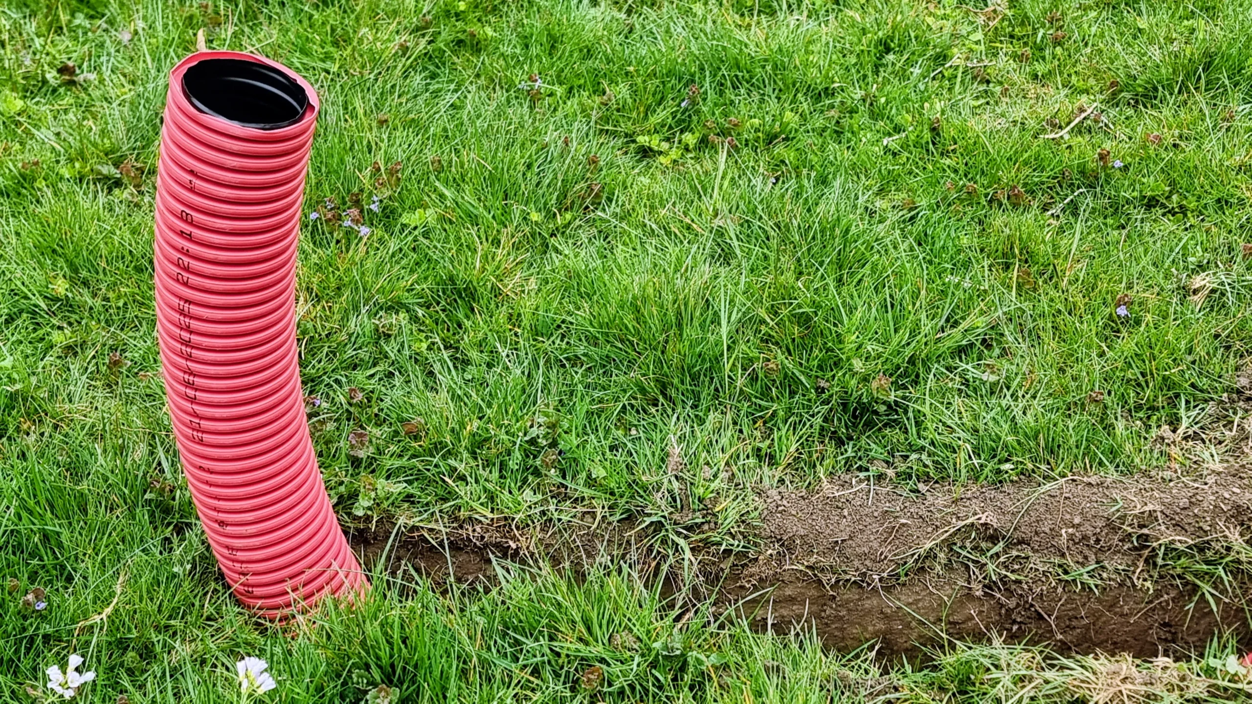 Rebrasta zaščitna cev za elektriko v jarku (Stigmaflex / Reflex) za polaganje električnih kablov